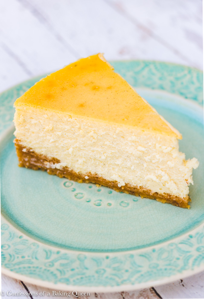 vanilla bean cheesecake recipe slice on a turquoise plate