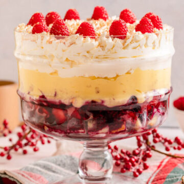 cropped-christmas-trifle-on-christmas-linen-with-chirmstas-berries-1-of-1.jpg