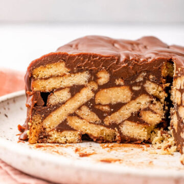 cropped-up-close-of-sliced-chocolate-biscuit-cake-on-w-white-speckled-plate-1-of-1.jpg